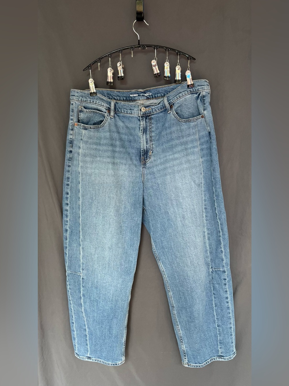 Old Navy High-Rise barrel leg Women’s Jeans in Light Blue Wash
